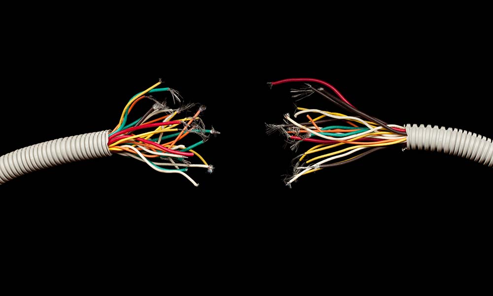 Online Shocks on a Global Scale